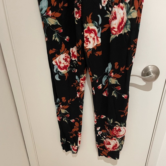 DouBCQ Floral Jumpsuit with Pockets - Size Medium - Picture 2 of 8